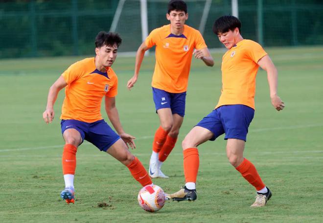 球队备战新赛季，积极备战提高竞技水平