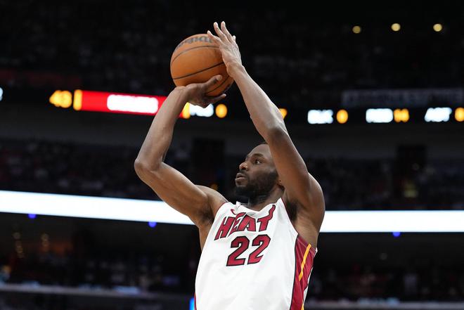 威金斯险胜西蒙斯，湖人关键表现点燃全场！